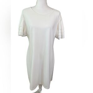 Vince Camuto Size 12 White Dress with Bell Sleeves